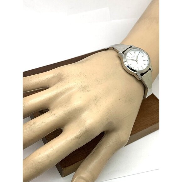 Timex Women's Watch TW2R98700 Quartz Silver Dial Stainless Steel 25mm - Picture 4 of 13